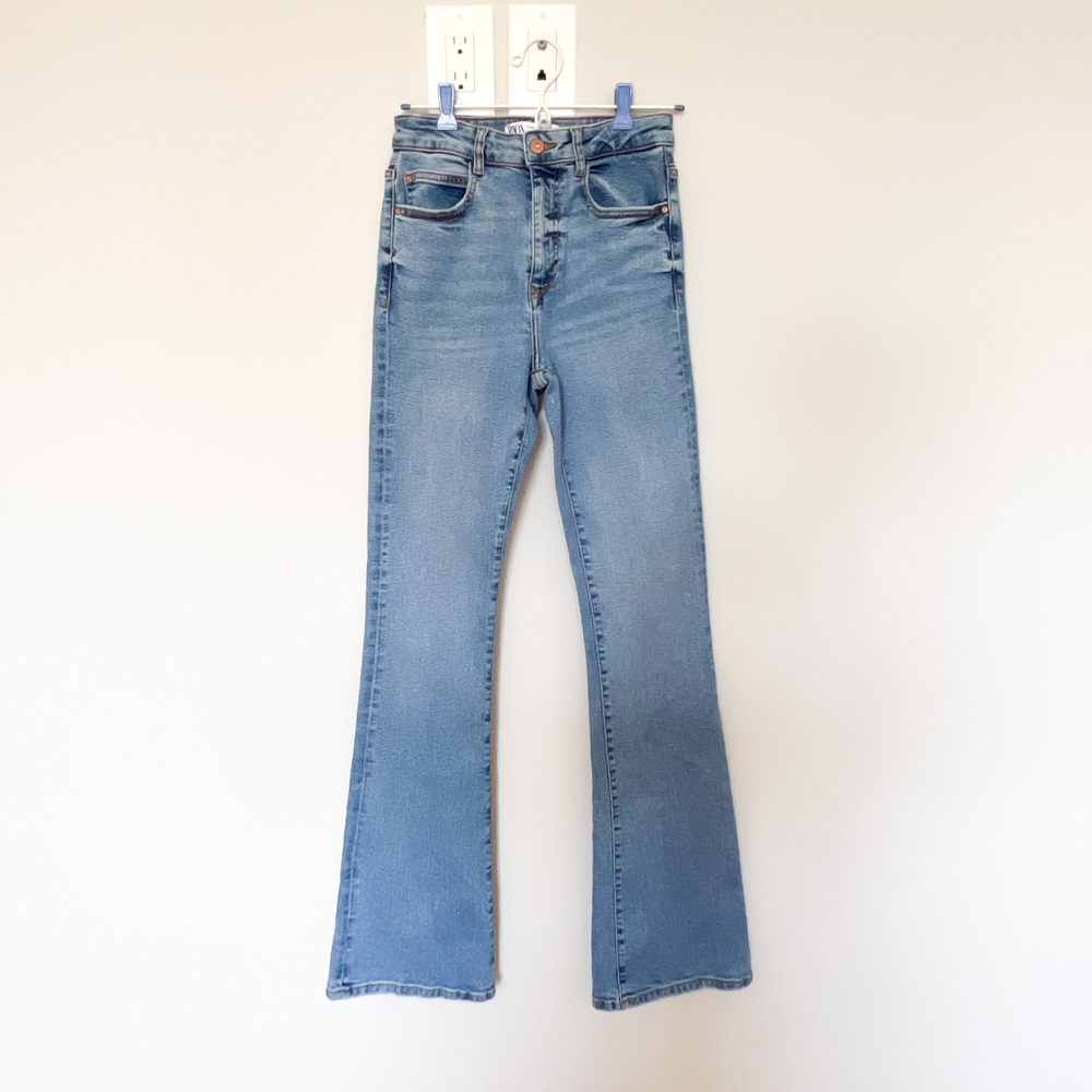ZARA HIGH-WAISTED FLARE JEANS Z1975 Light Blue US4 Stretch